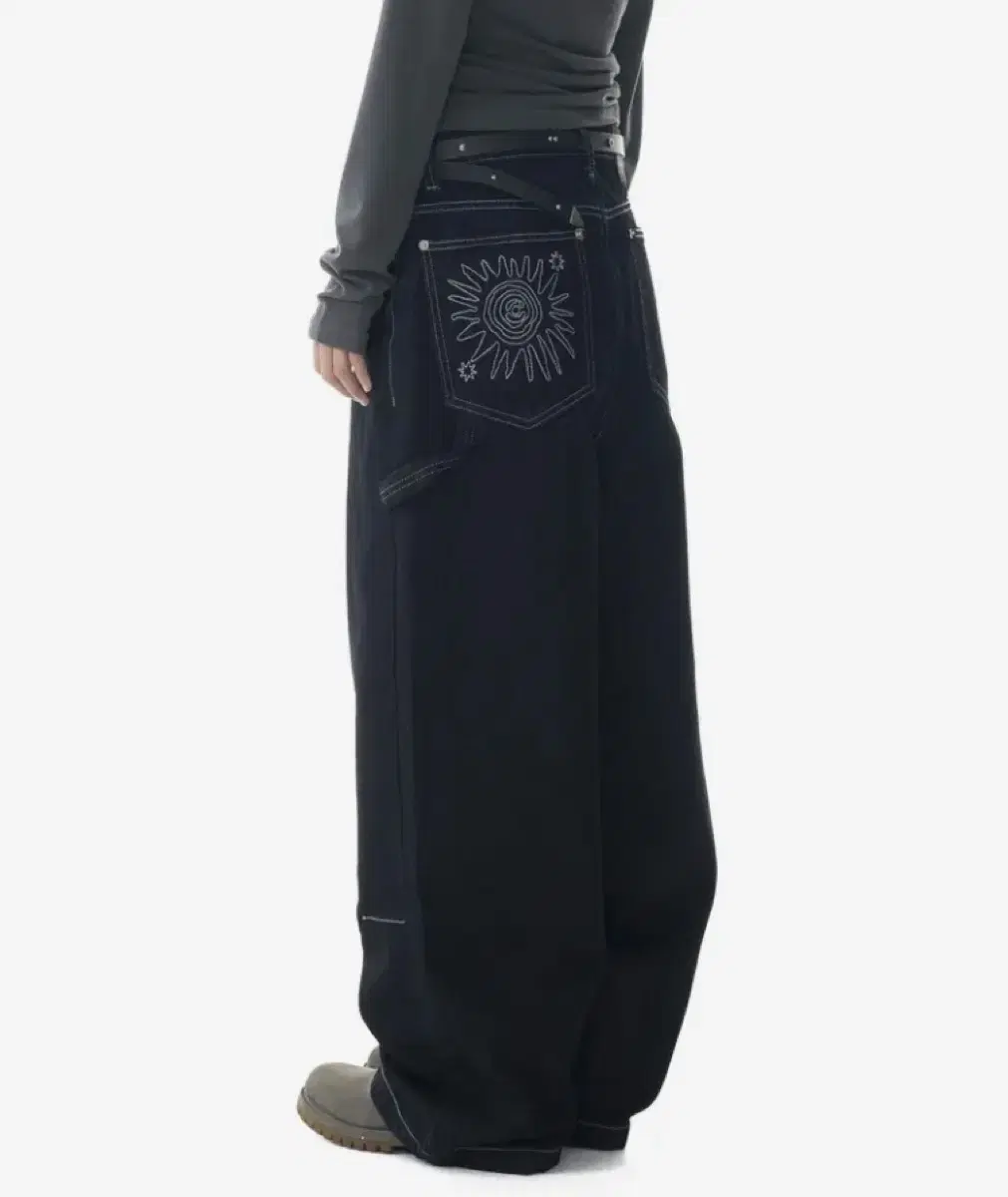 Aakam Knee Pin-tuck Printed Denim Pants | 브랜드 중고거래 플랫폼